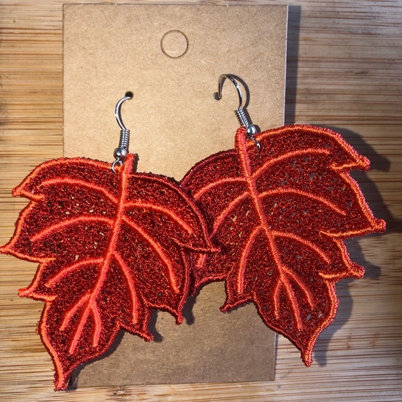 Lace leaf embroidered earrings - Picture 3 of 5